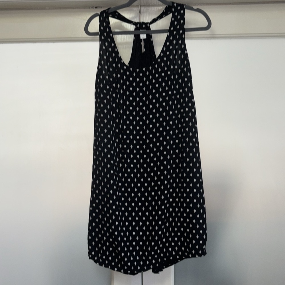 Old Navy Black and White Sleeveless Dress. NEVER WORN!
